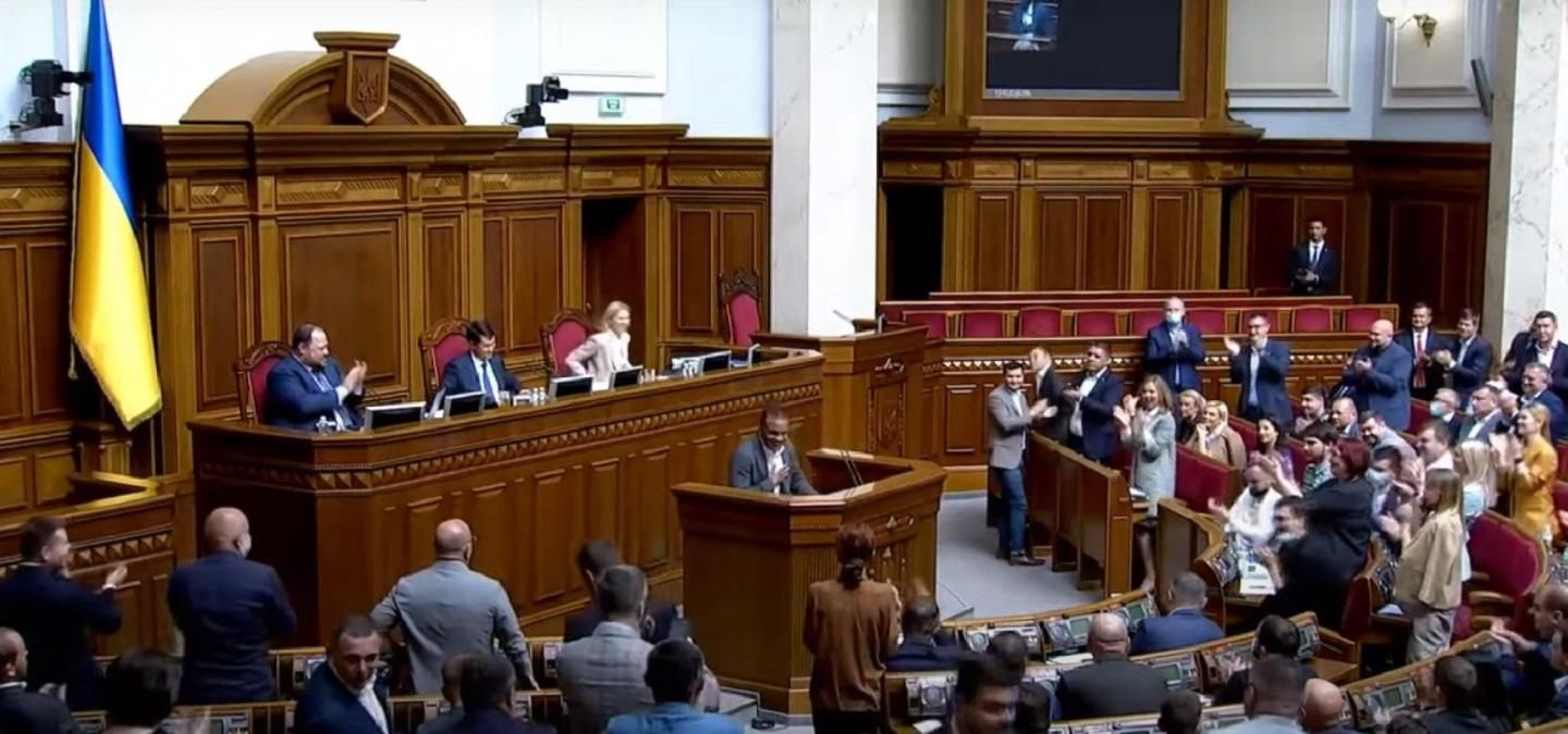 У Раді стоячи аплодували Жану Беленюку після тріумфу на Олімпіаді: - Новини спорту - Спорт 24 У Раді стоячи аплодували Жану Беленюку після тріумфу на Олімпіаді: - Новини спорту - Спорт 24