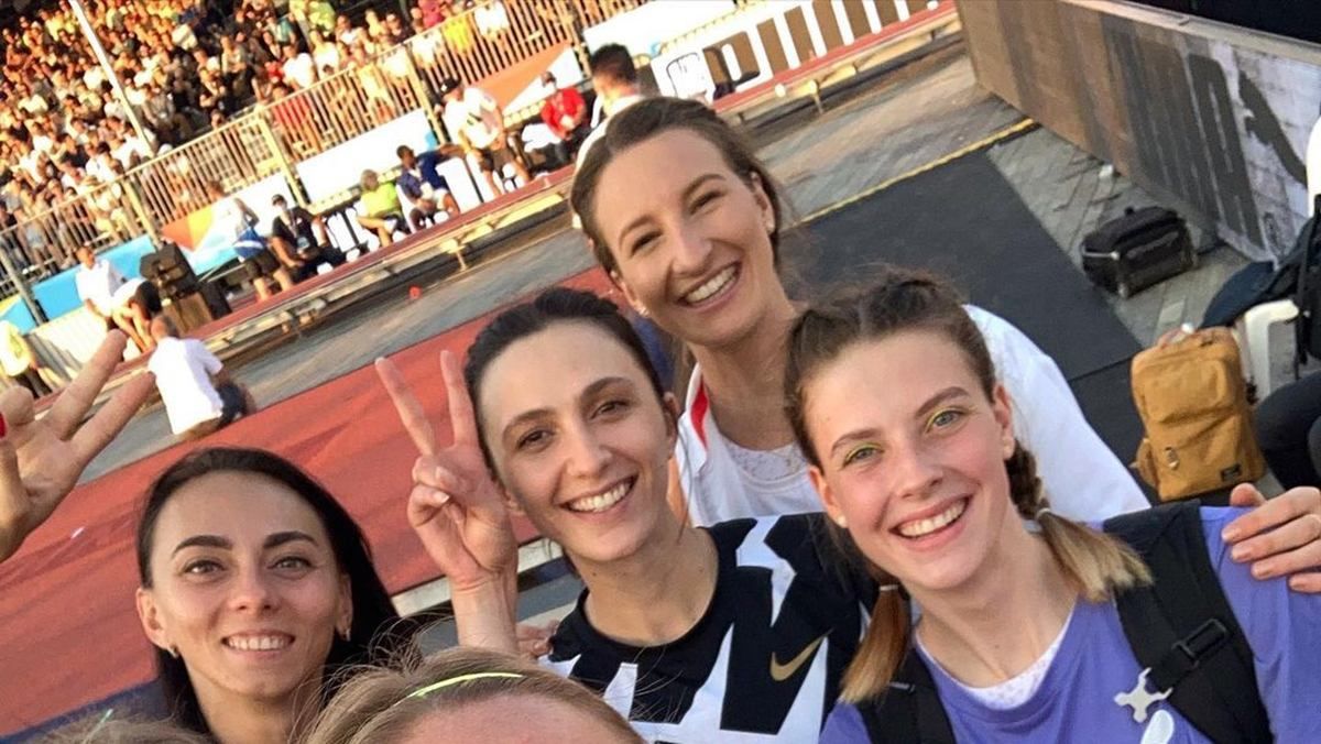 Магучіх знову потрапила на одне фото з росіянкою Ласіцкене: цього разу з ними ще одна українка - Новини спорту - Спорт 24 Магучіх знову потрапила на одне фото з росіянкою Ласіцкене: цього разу з ними ще одна українка - Новини спорту - Спорт 24