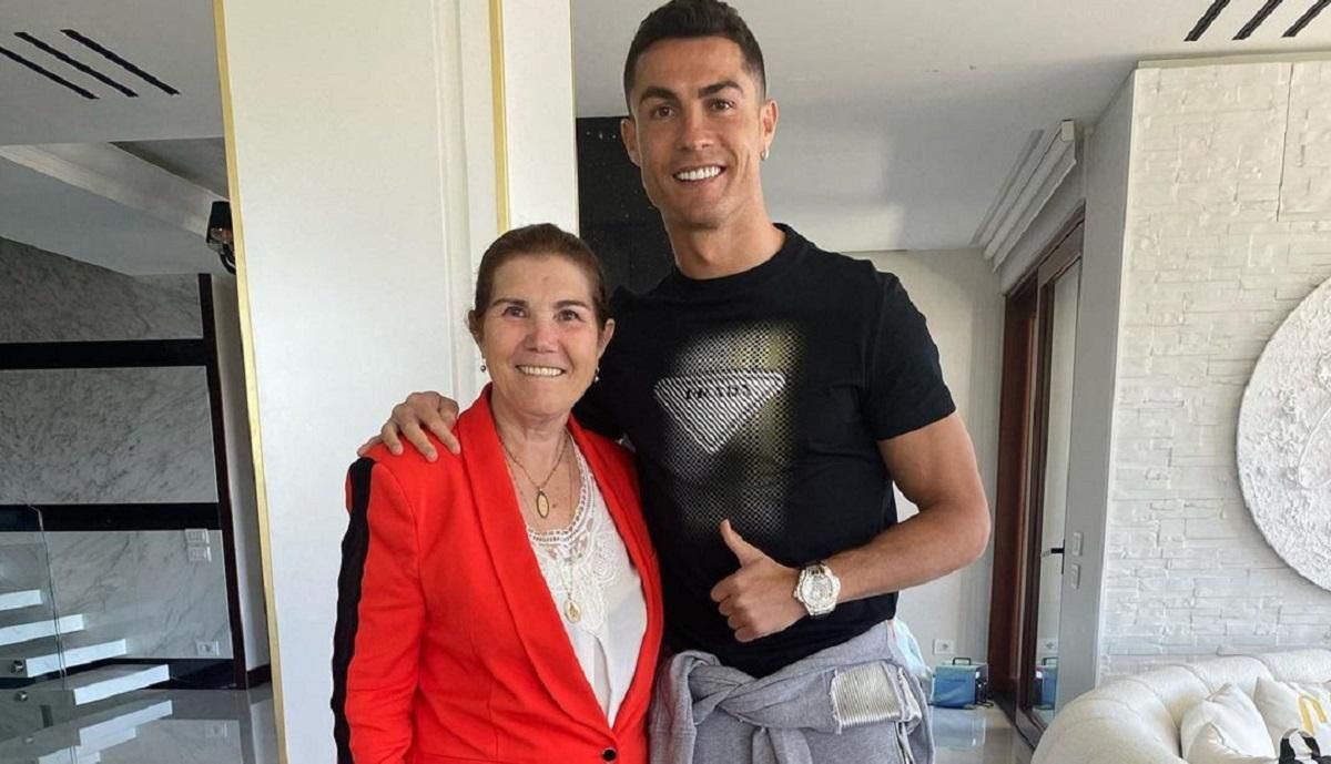 Кому шматочок: розкішна шоколадна статуя Кріштіану Роналду у повний зріст – фото - Спорт 24 Кому шматочок: розкішна шоколадна статуя Кріштіану Роналду у повний зріст – фото - Спорт 24