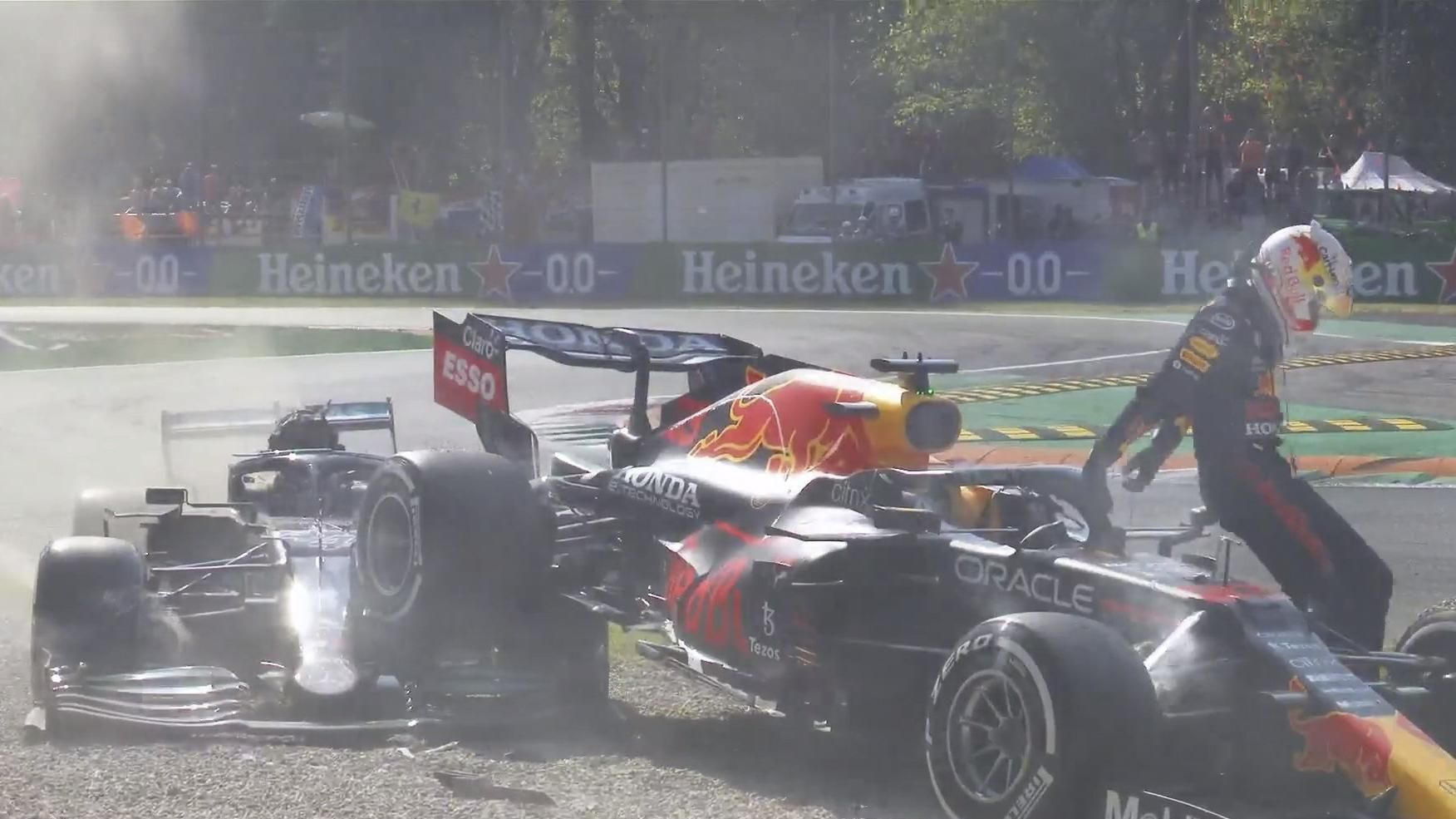 Болид Ферстаппена жутко приземлился на Хэмилтона: от трагических последствий спасла гало Болид Ферстаппена жутко приземлился на Хэмилтона: от трагических последствий спасла гало