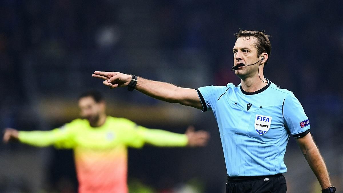 Щедрая душа: арбитр назначил 4 пенальти за 42 минуты в матче Лиги чемпионов – видео Щедрая душа: арбитр назначил 4 пенальти за 42 минуты в матче Лиги чемпионов – видео