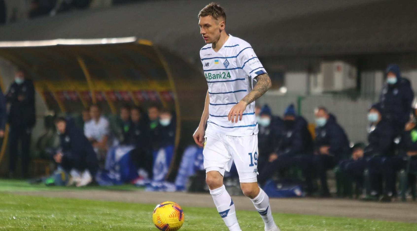 Як арбітр матчу Динамо – Бенфіка видалив з поля Гармаша, але потім передумав: відео курйозу - Спорт 24 Як арбітр матчу Динамо – Бенфіка видалив з поля Гармаша, але потім передумав: відео курйозу - Спорт 24