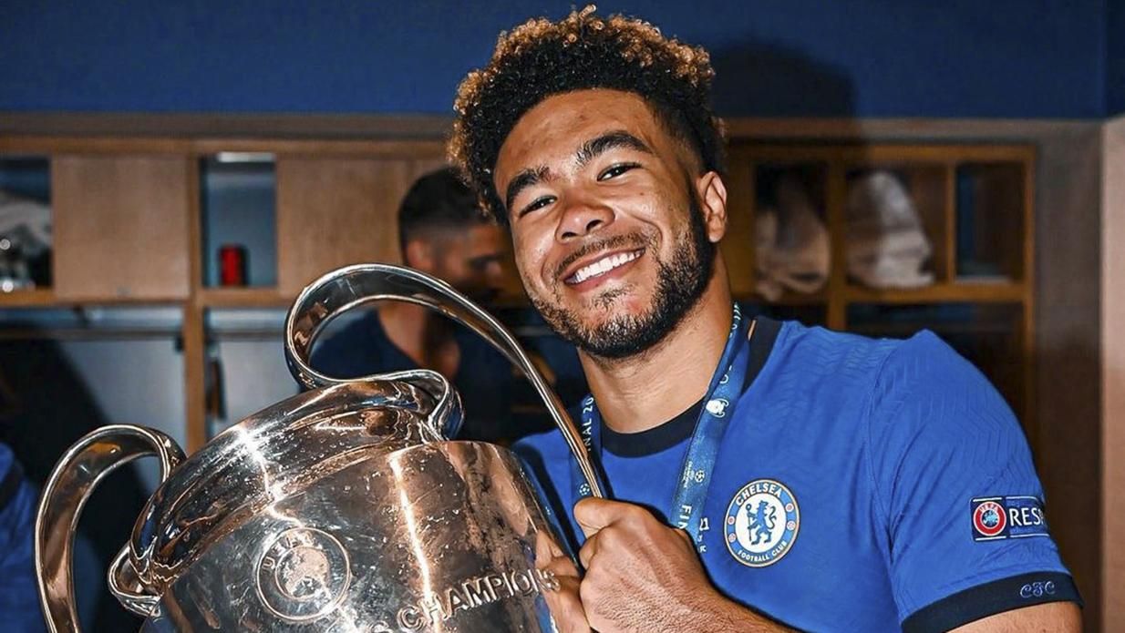 Дім футболіста Челсі пограбували під час матчу із Зенітом: вкрали сейф з медалями – відео - Спорт 24 Дім футболіста Челсі пограбували під час матчу із Зенітом: вкрали сейф з медалями – відео - Спорт 24