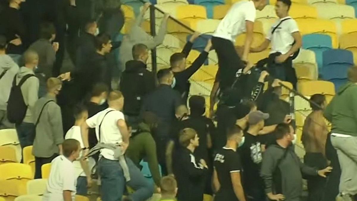 Фанати Динамо та Олександрії влаштували криваву бійку під час матчу: відео - новини Динамо - Спорт 24