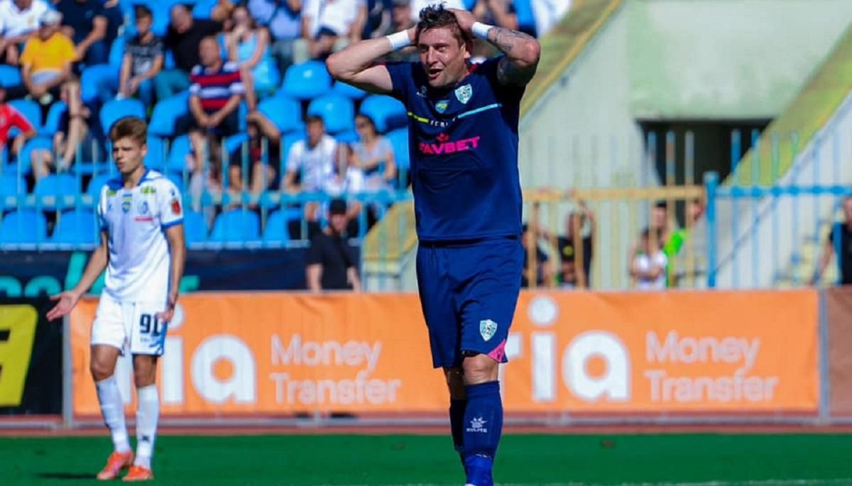 Селезнев показал средний палец фанатам на трибунах в Полтаве: фото Селезнев показал средний палец фанатам на трибунах в Полтаве: фото