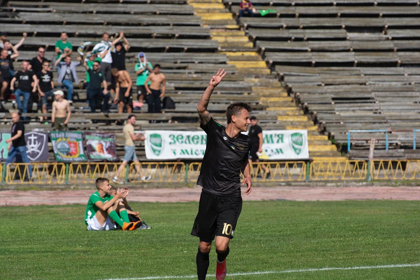 Президент винницкой Нивы забил эффектный гол в ворота львовских Карпат: видео Президент винницкой Нивы забил эффектный гол в ворота львовских Карпат: видео