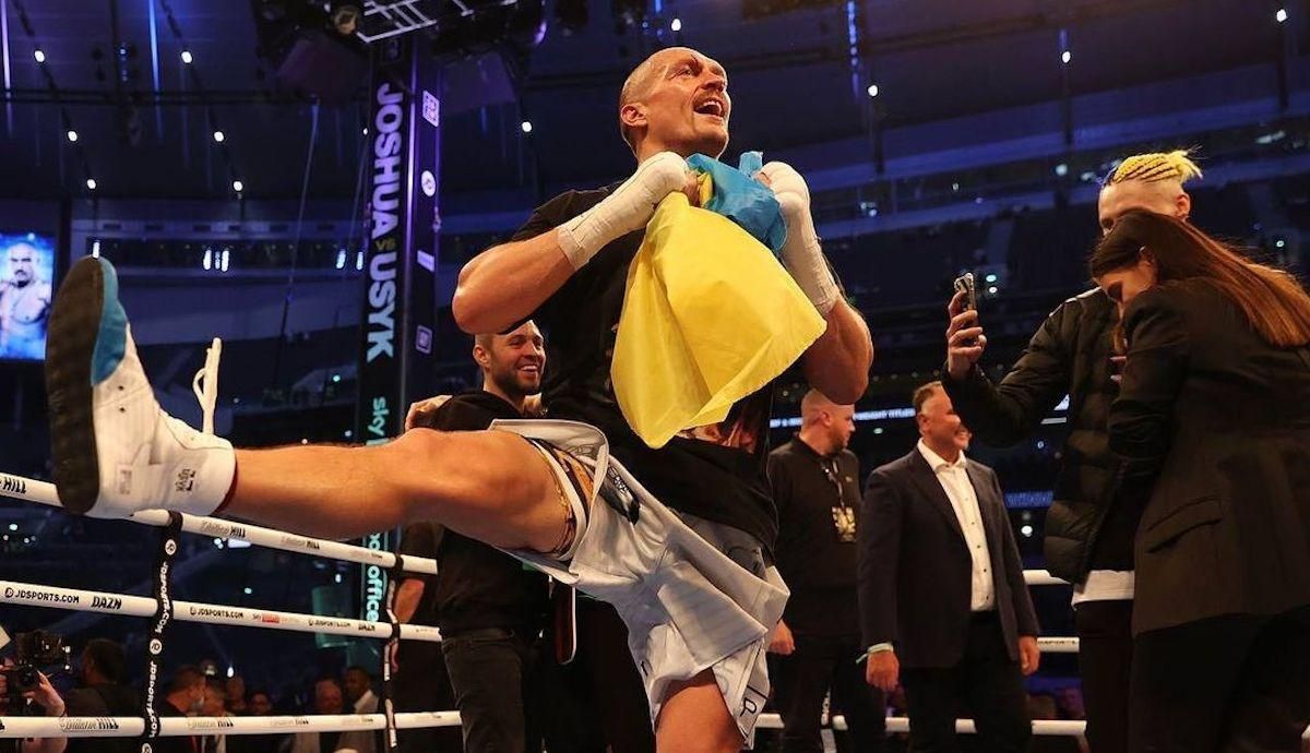 Усик після перемоги над Джошуа затанцював гопак із прапором України в руках - новини боксу - Спорт 24