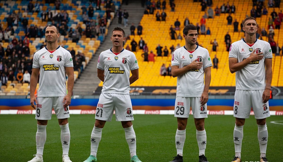 Гравець Вереса розірвав виконанням гімну України перед грою з Шахтарем: відео - Спорт 24 Гравець Вереса розірвав виконанням гімну України перед грою з Шахтарем: відео - Спорт 24