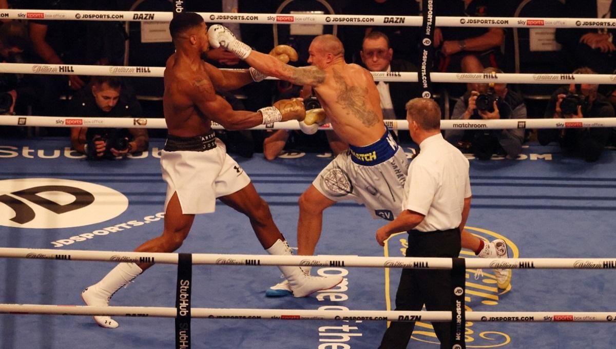 Украли нокаут у Усика: гонг о завершении боя дали быстрее на 5 секунд и спасли Джошуа Украли нокаут у Усика: гонг о завершении боя дали быстрее на 5 секунд и спасли Джошуа