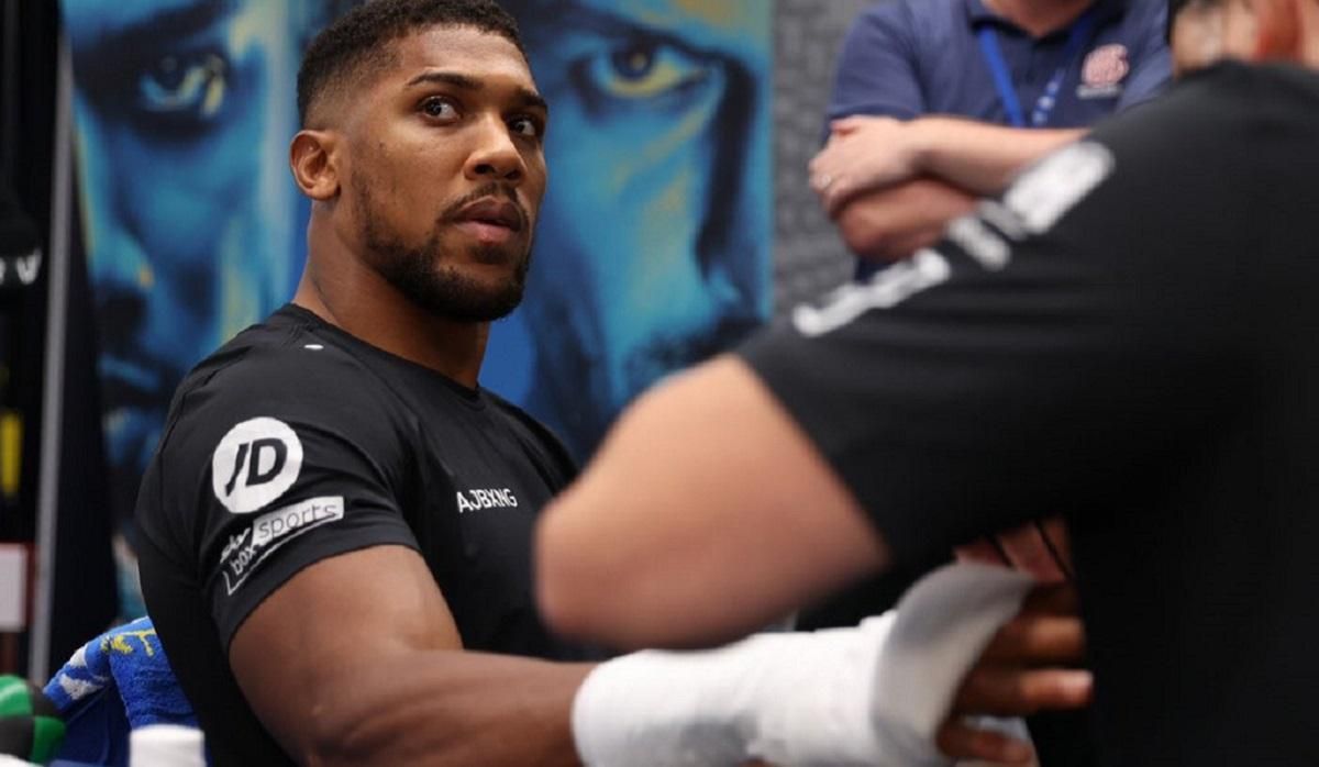 Джошуа госпіталізували після бою з Усиком: у британця підозра на перелом у черепі - бокс новини - Спорт 24 Джошуа госпіталізували після бою з Усиком: у британця підозра на перелом у черепі - бокс новини - Спорт 24