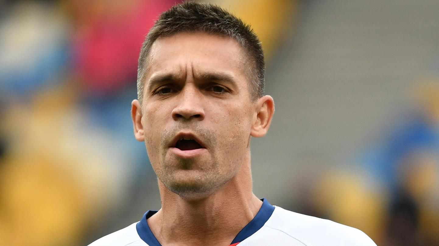 Емоційне виконання гімну України гравцем Вереса: Панасенко розповів про цю традицію - Спорт 24 Емоційне виконання гімну України гравцем Вереса: Панасенко розповів про цю традицію - Спорт 24