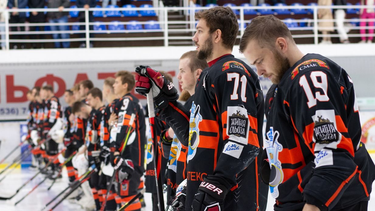 Кременчуг оштрафовал хоккеиста Денискина за расистский жест в матче с Донбассом Кременчуг оштрафовал хоккеиста Денискина за расистский жест в матче с Донбассом