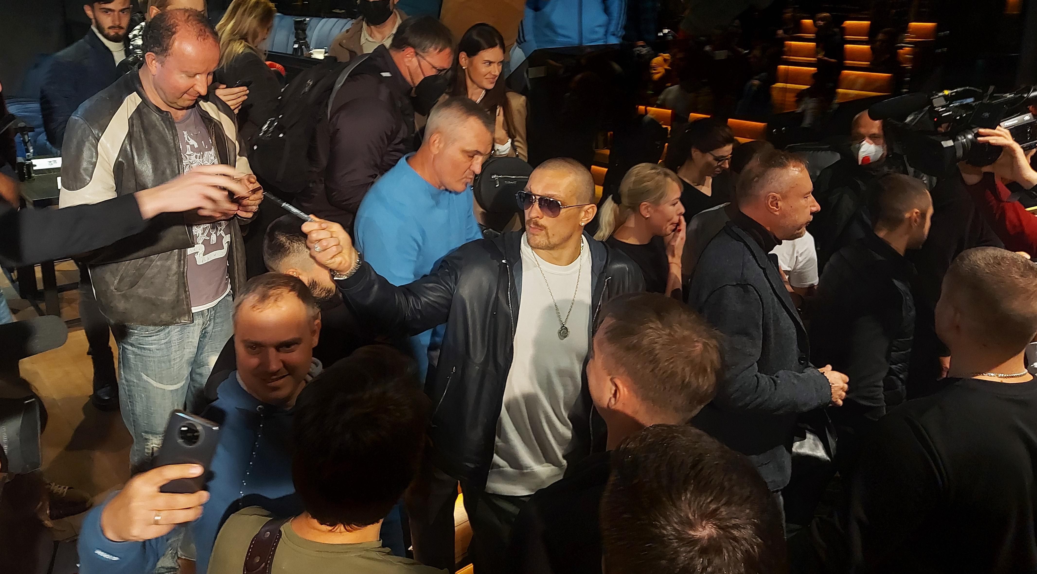 У нього є рідні та близькі, – Усик зізнався, чому не став нокаутувати Джошуа - бокс новини - Спорт 24 У нього є рідні та близькі, – Усик зізнався, чому не став нокаутувати Джошуа - бокс новини - Спорт 24