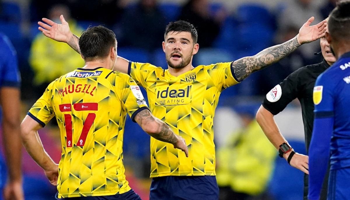 Голы-близнецы: игрок в Англии едва не порвал сетку после ударов в девятку – видео Голы-близнецы: игрок в Англии едва не порвал сетку после ударов в девятку – видео