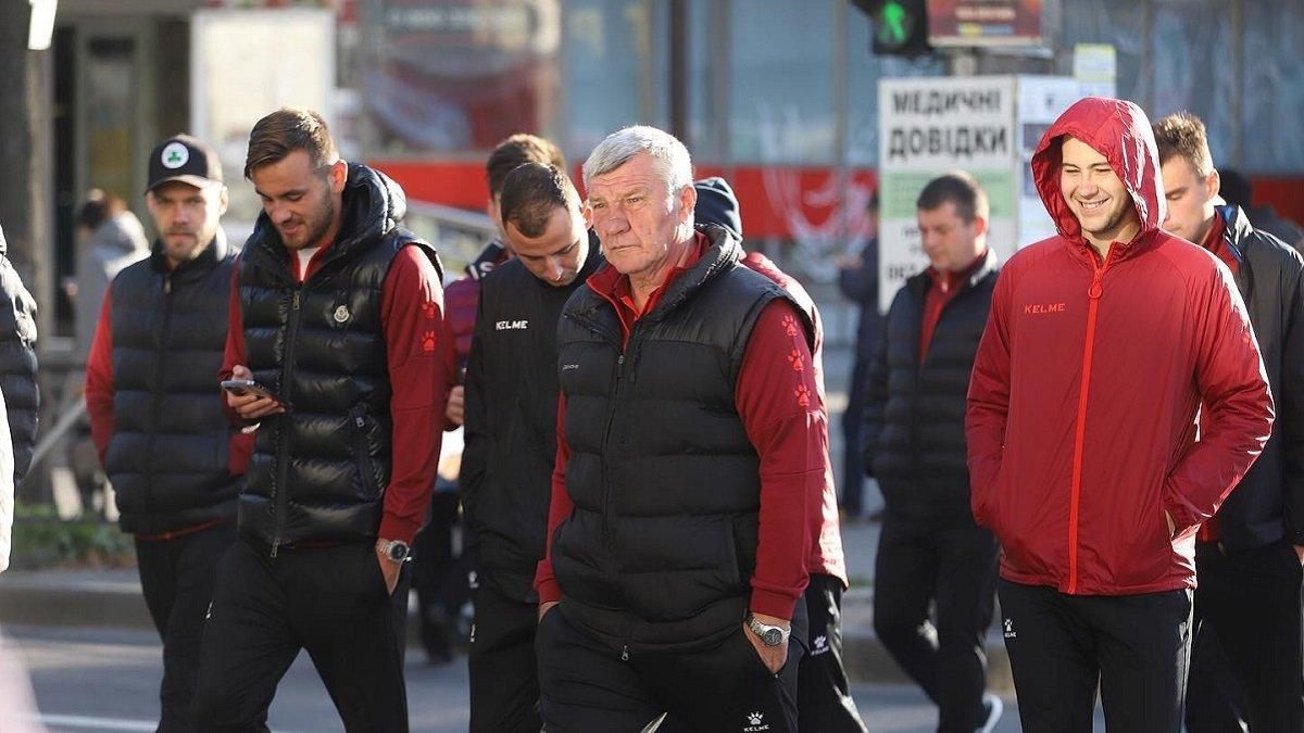 Футболисты Подолья и Олимпика устроили массовую драку после финального свистка: видео Футболисты Подолья и Олимпика устроили массовую драку после финального свистка: видео