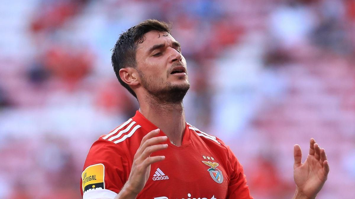 Бенфика впервые потерпела поражение: VAR отменил спасительный гол Яремчука – видео Бенфика впервые потерпела поражение: VAR отменил спасительный гол Яремчука – видео