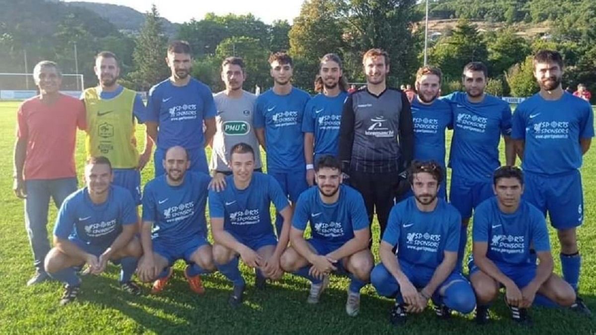 Французский клуб потерпел поражение в Кубке страны, приехав на матч не в тот город Французский клуб потерпел поражение в Кубке страны, приехав на матч не в тот город