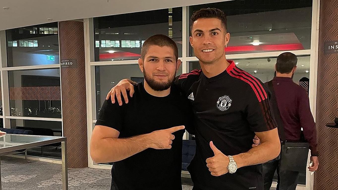 Он лучший в мире, – Хабиб устроил с Роналду дуэль взглядов: видео Он лучший в мире, – Хабиб устроил с Роналду дуэль взглядов: видео