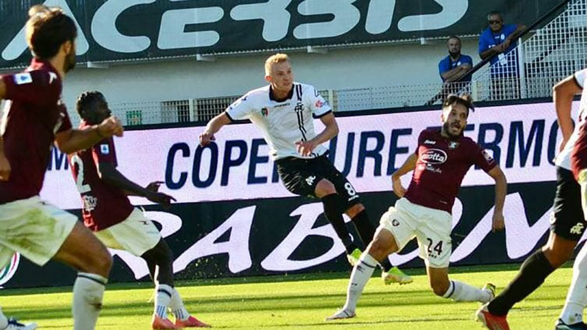 Выстрелил из пушки: Коваленко дебютным голом принес Специи победу – видео Выстрелил из пушки: Коваленко дебютным голом принес Специи победу – видео