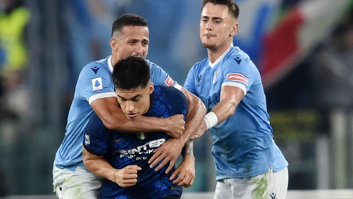 Відсвяткував перемогу на спині у суперника: відео дивної поведінки гравця Лаціо - Спорт 24 Відсвяткував перемогу на спині у суперника: відео дивної поведінки гравця Лаціо - Спорт 24