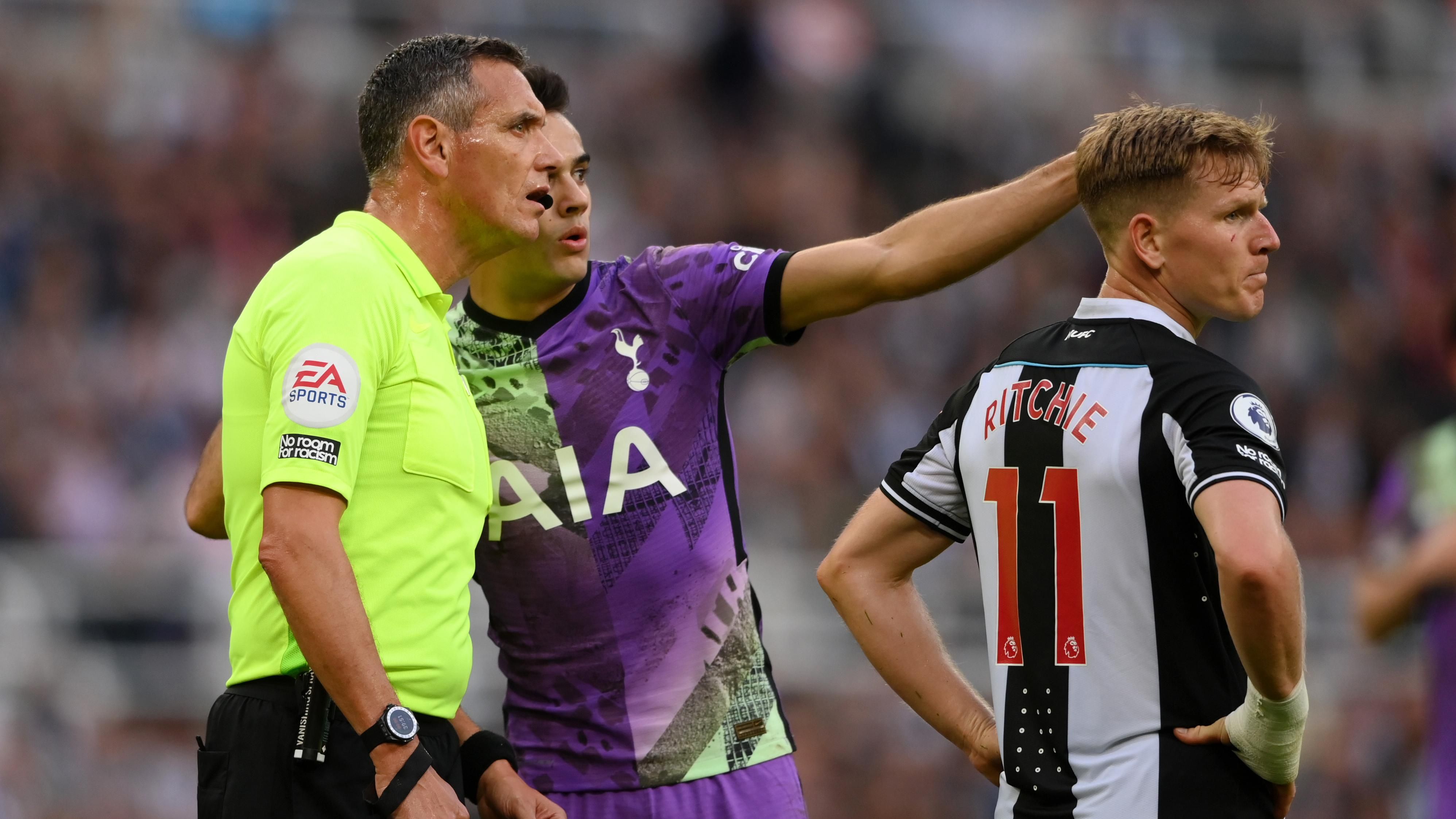 Матч Ньюкасл – Тоттенхэм был остановлен из-за болельщика, у которого случился сердечный приступа Матч Ньюкасл – Тоттенхэм был остановлен из-за болельщика, у которого случился сердечный приступа