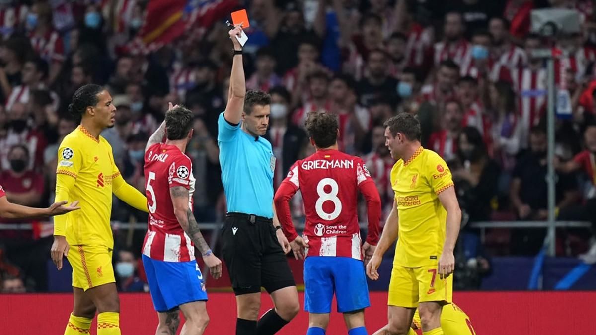 Гризманн едва не снес голову Фирмино в матче Лиги чемпионов, за что получил красную карту: видео