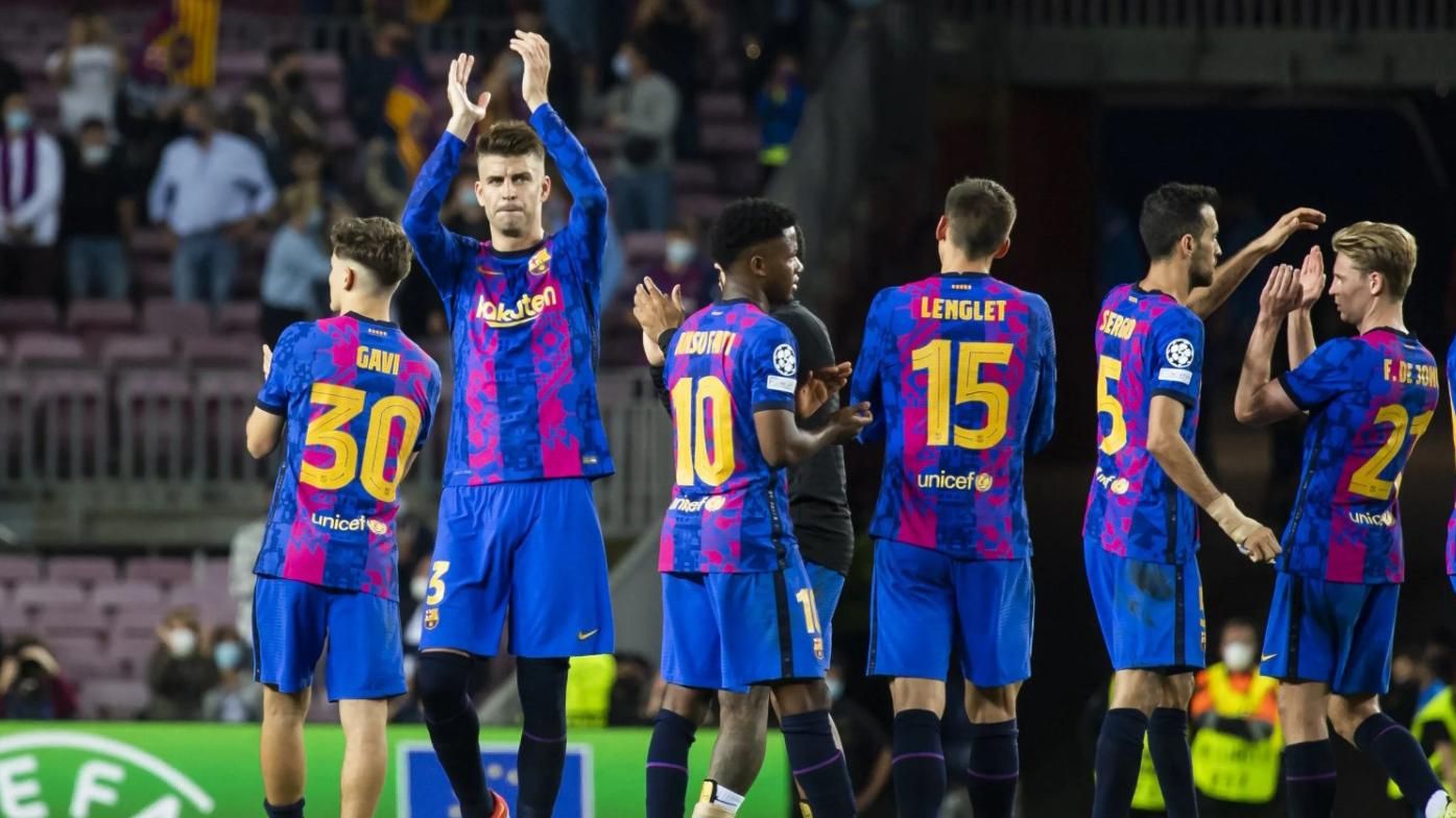 Пике повторил рекорд Лиги чемпионов, забив гол в ворота Динамо: видео Пике повторил рекорд Лиги чемпионов, забив гол в ворота Динамо: видео