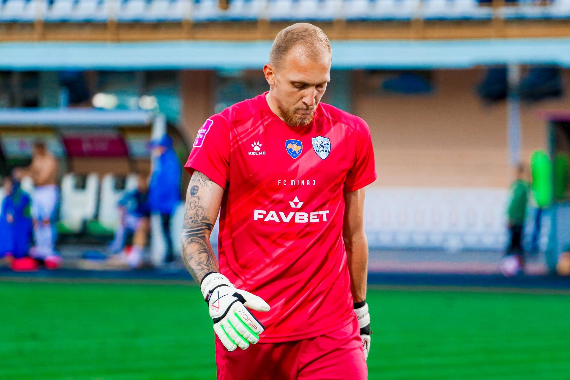 Воротар Минаю пропустив курйозний гол – м'яч пролетів йому під руками: відео - Спорт 24 Воротар Минаю пропустив курйозний гол – м'яч пролетів йому під руками: відео - Спорт 24