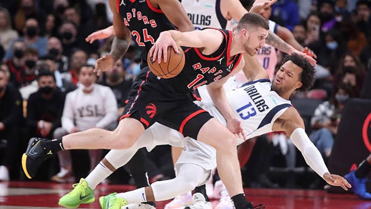 Михайлюк отримав травму в матчі НБА – голову зашивали під час матчу - Спорт 24 Михайлюк отримав травму в матчі НБА – голову зашивали під час матчу - Спорт 24