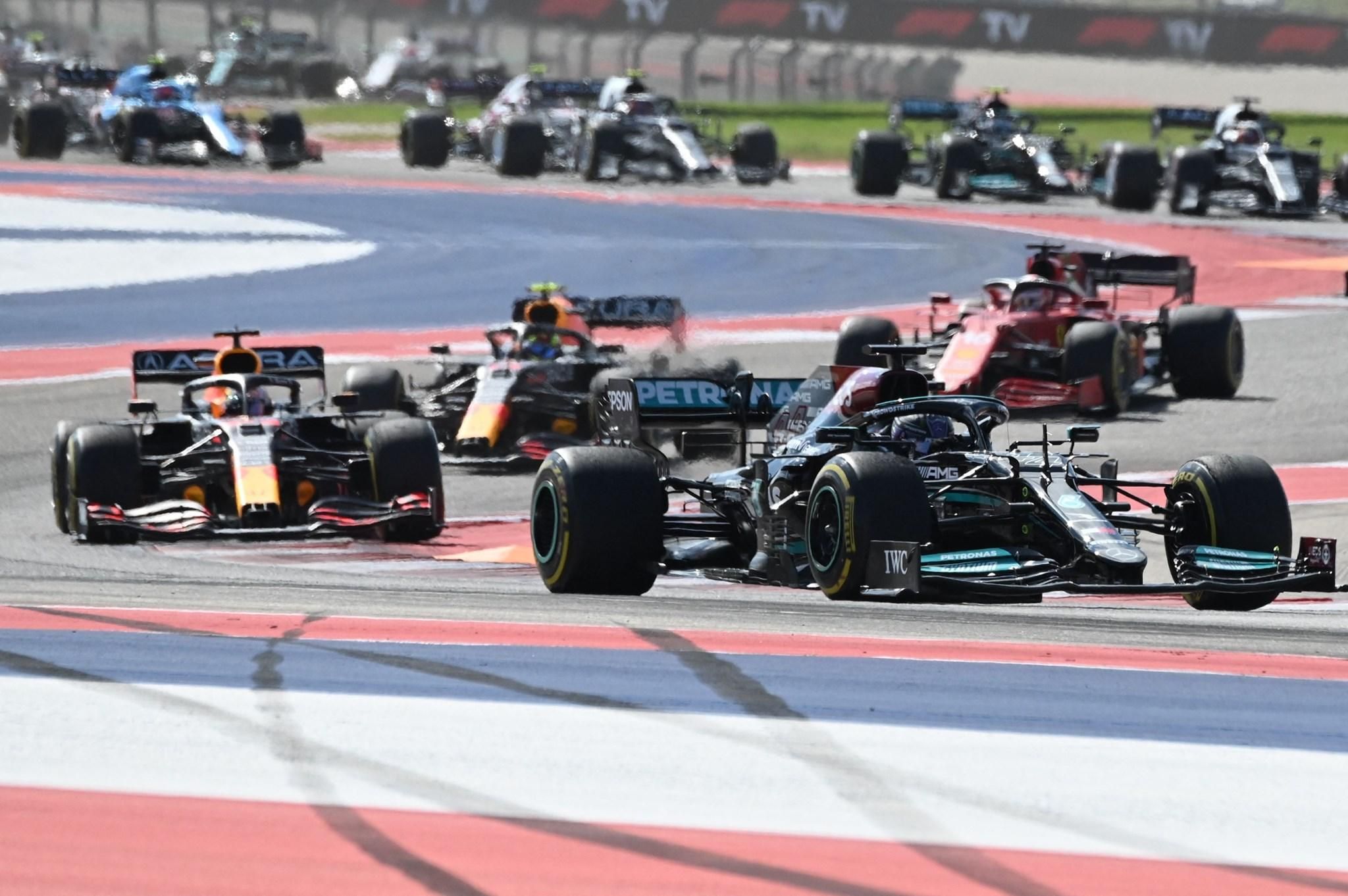 Ферстаппен опередил Хэмилтона в борьбе за победу на гран-при США Ферстаппен опередил Хэмилтона в борьбе за победу на гран-при США