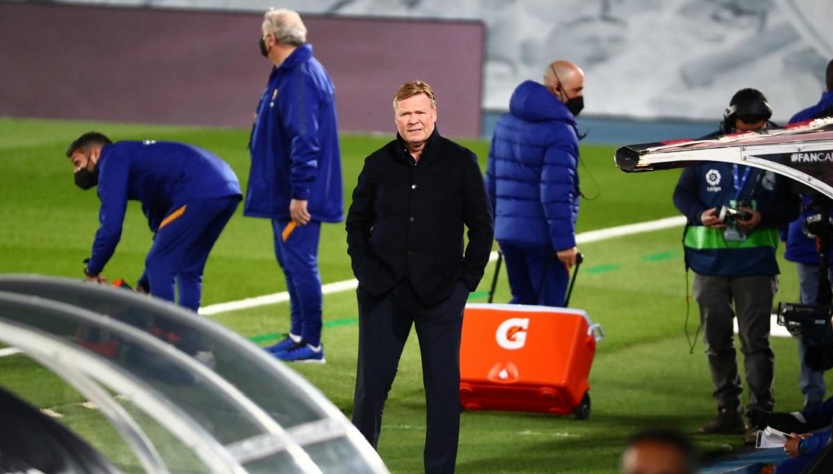 Разъяренные фанаты Барселоны напали на автомобиль тренера команды: видео Разъяренные фанаты Барселоны напали на автомобиль тренера команды: видео