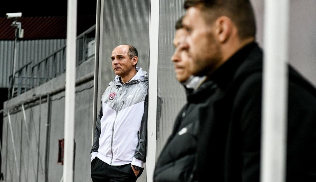 Пресс-конференцию тренера Зари переводили с русского языка на украинский: видео Пресс-конференцию тренера Зари переводили с русского языка на украинский: видео