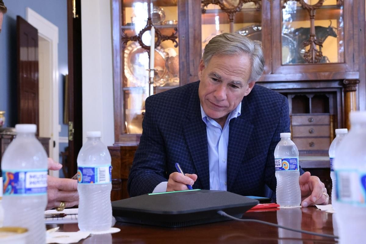 В Техасе школьникам-трансгендерам запретят выступать за команды другого пола В Техасе школьникам-трансгендерам запретят выступать за команды другого пола