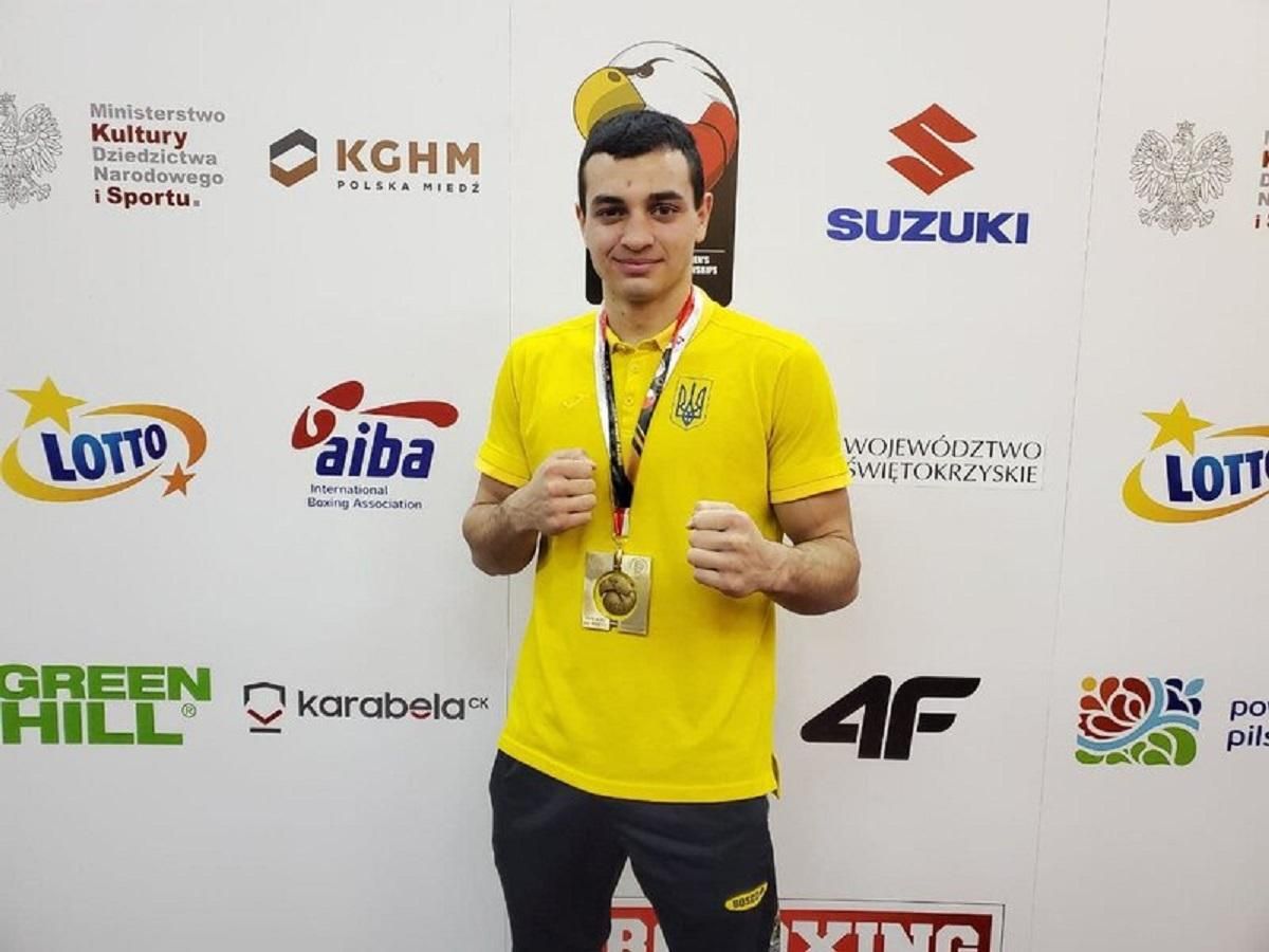 Украинский боксер отправил соперника в нокдаун и уверенно выиграл бой на чемпионате мира