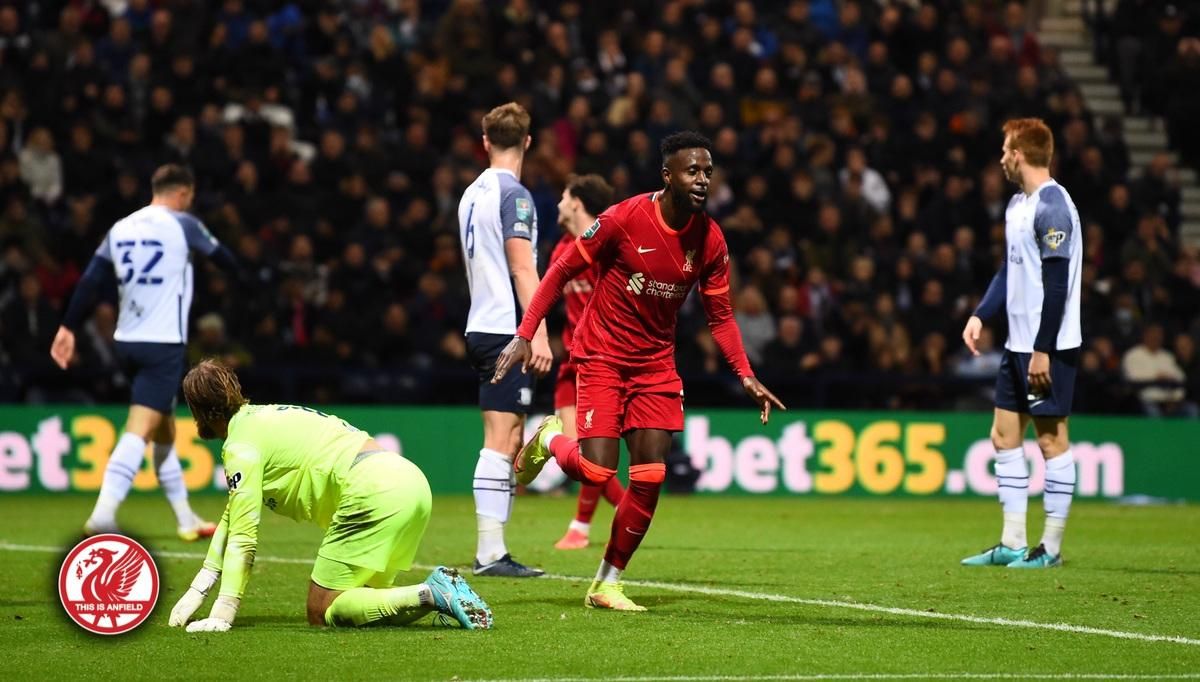 Краса від Ліверпуля: нападник забив дивовижний гол п'яткою у Кубку ліги – відео - Спорт 24 Краса від Ліверпуля: нападник забив дивовижний гол п'яткою у Кубку ліги – відео - Спорт 24