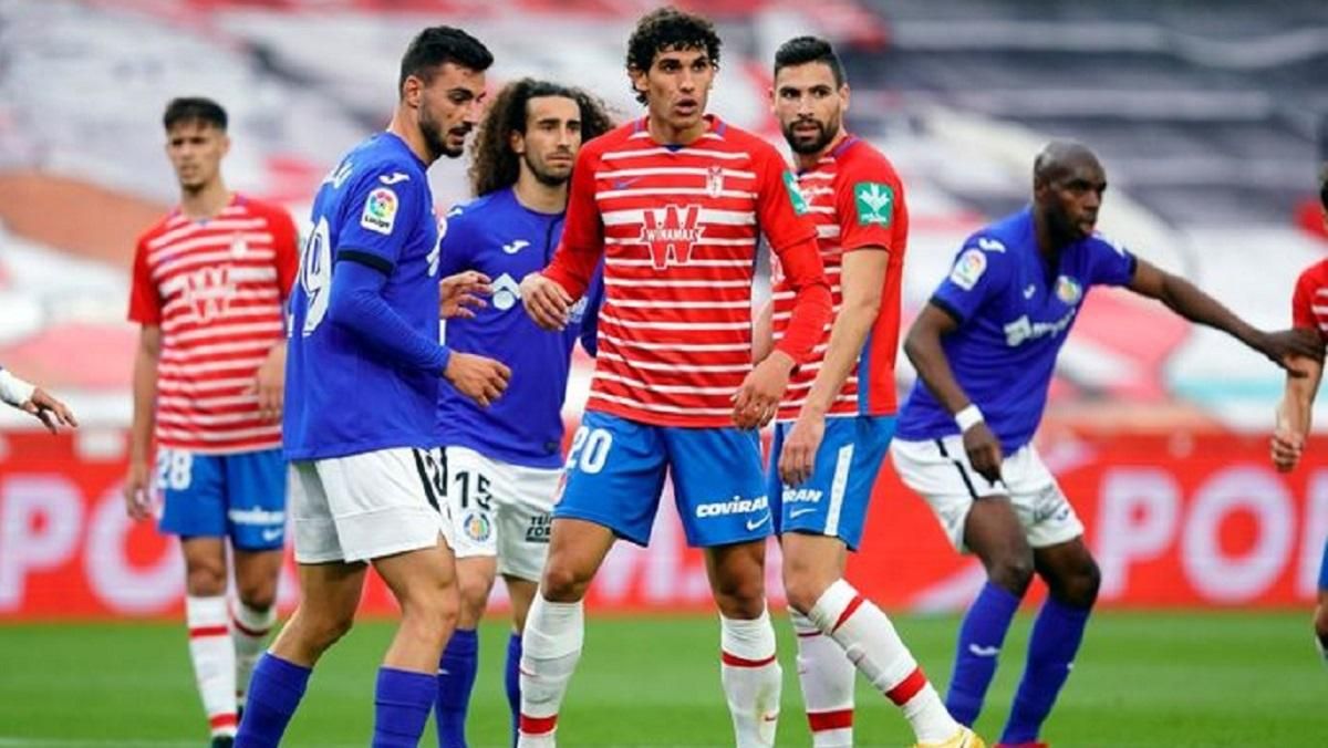 Бив "по горобцях": як гравець в Іспанії ганебно схибив з пенальті – відео - Спорт 24 Бив "по горобцях": як гравець в Іспанії ганебно схибив з пенальті – відео - Спорт 24