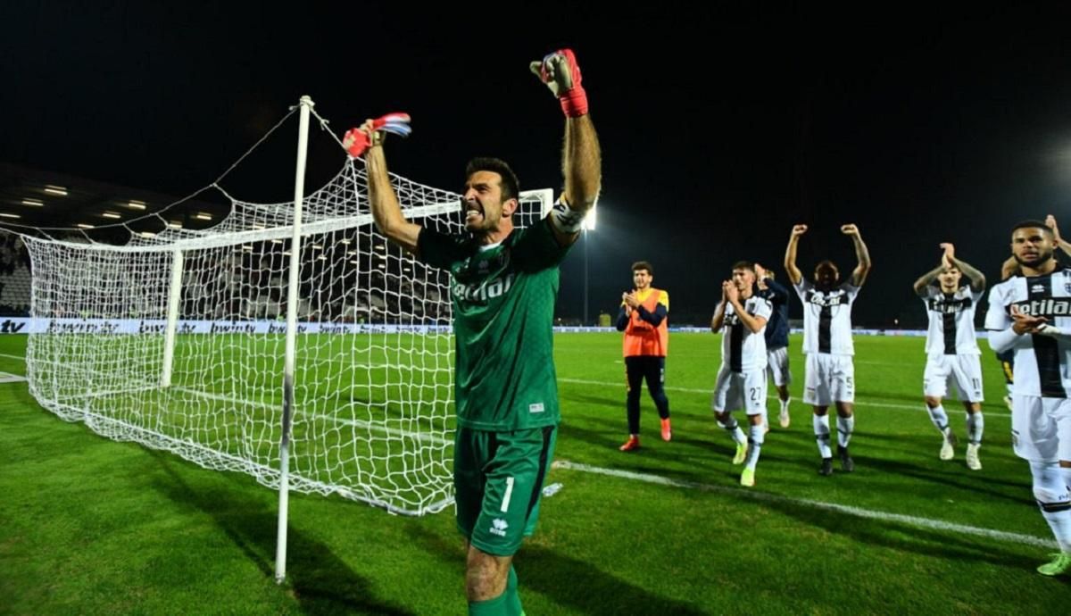 Как в лучшие времена: 43-летний Буффон отразил пенальти и прервал неудачную серию Пармы – видео Как в лучшие времена: 43-летний Буффон отразил пенальти и прервал неудачную серию Пармы – видео