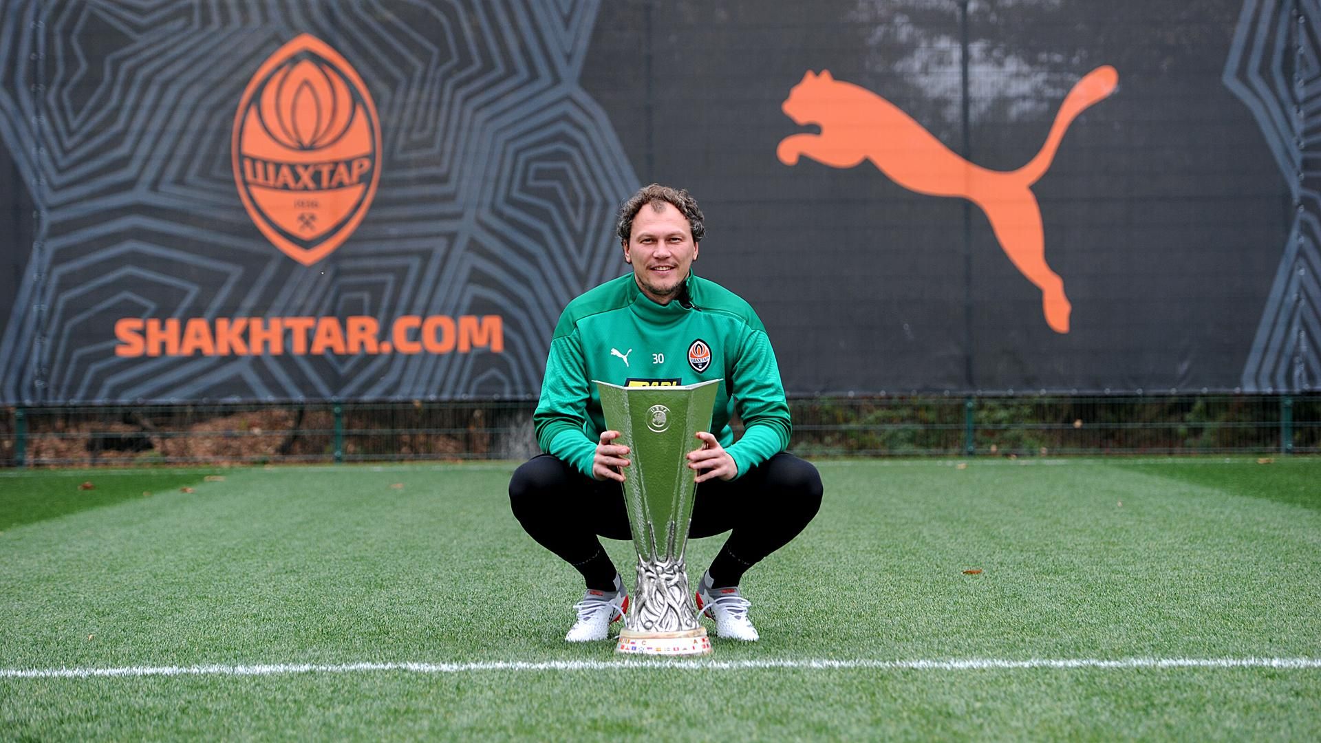 12 лет спустя: легенды Шахтера снова подняли Кубок УЕФА – фото, видео 12 лет спустя: легенды Шахтера снова подняли Кубок УЕФА – фото, видео
