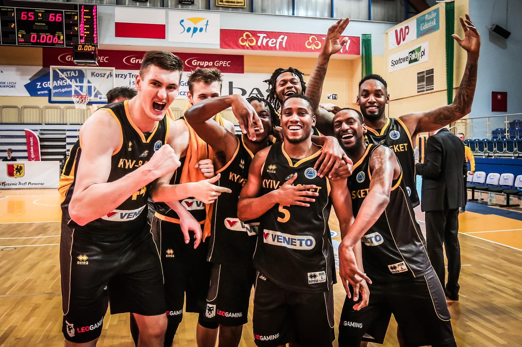 Шалений триочковий кидок з сиреною приніс перемогу Київ-Баскету у Кубку Європи ФІБА: відео - Спорт 24 Шалений триочковий кидок з сиреною приніс перемогу Київ-Баскету у Кубку Європи ФІБА: відео - Спорт 24