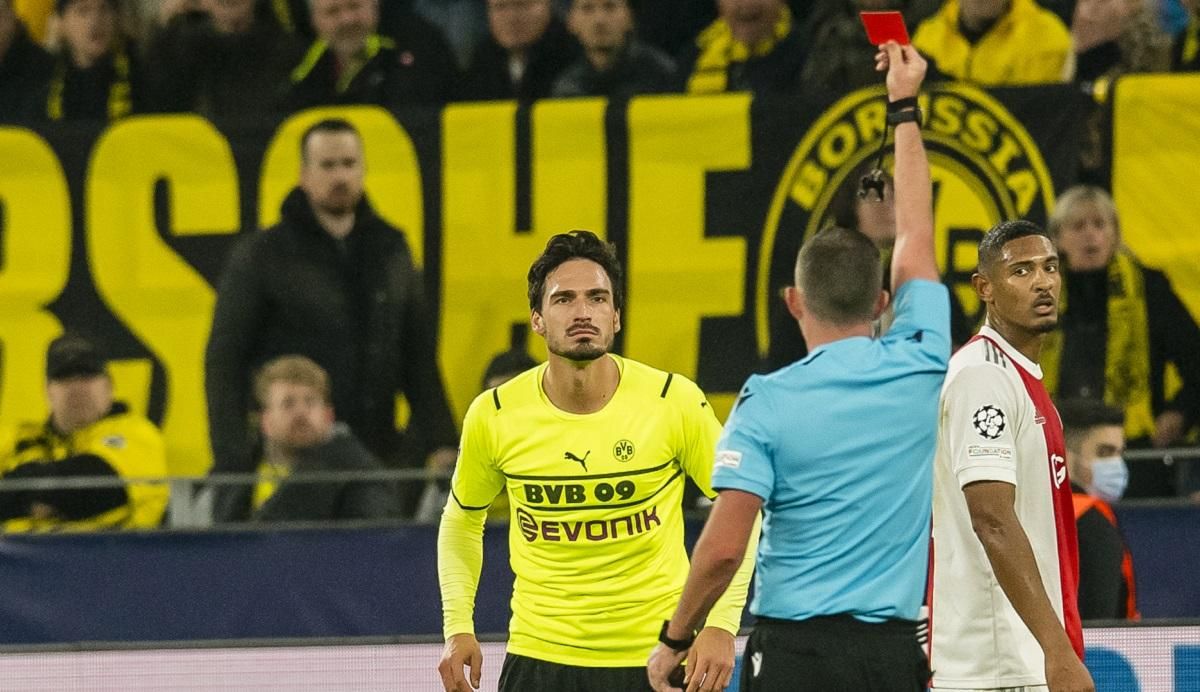 Защитник Боруссии Д не сыграл в ногу соперника: странное удаление в матче Лиги чемпионов – фото Защитник Боруссии Д не сыграл в ногу соперника: странное удаление в матче Лиги чемпионов – фото