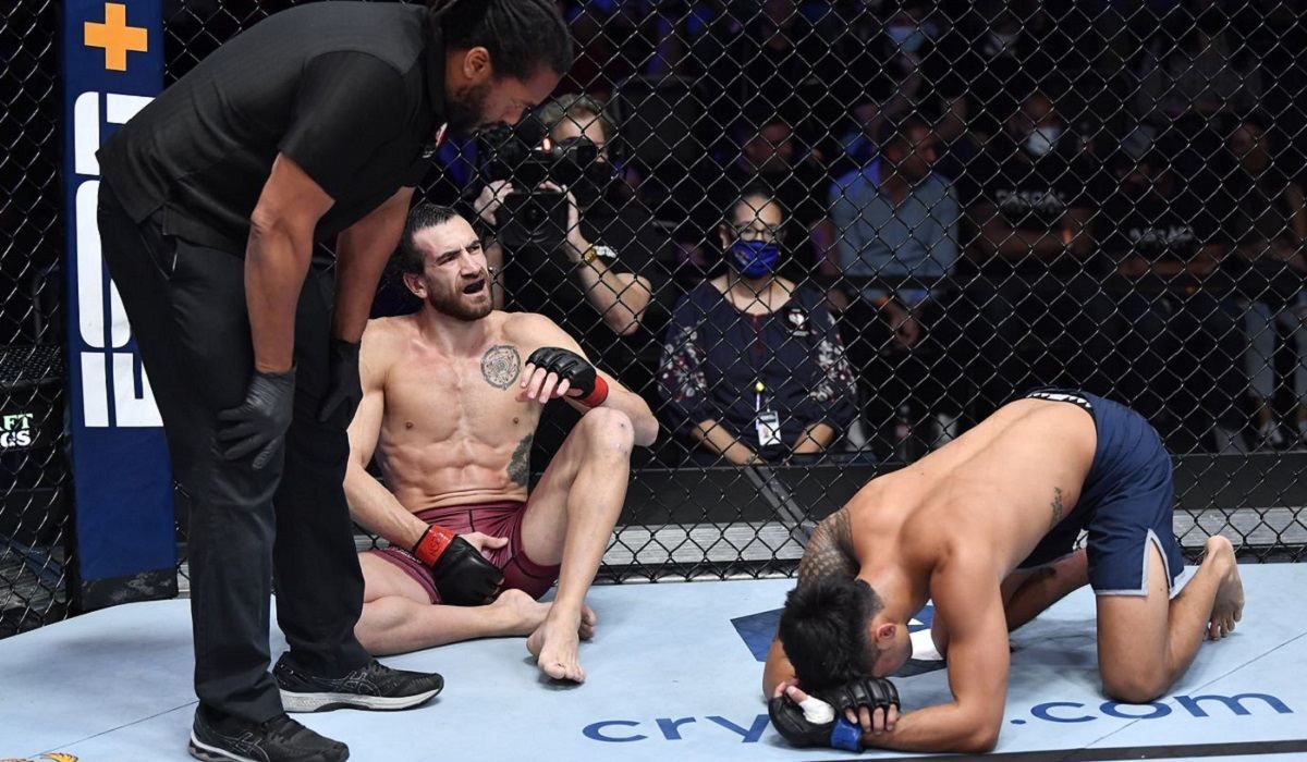 Бойцы одновременно отправили друг друга в потрясающий нокдаун: видео редкого момента - Спорт 24 Бойцы одновременно отправили друг друга в потрясающий нокдаун: видео редкого момента - Спорт 24