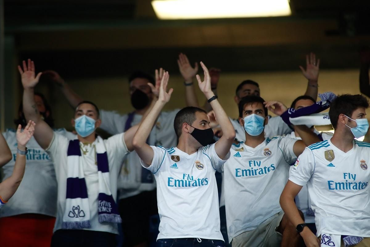 Из-за Мбаппе и Шахтера: фанаты Реала атаковали авто президент клуба – фото Из-за Мбаппе и Шахтера: фанаты Реала атаковали авто президент клуба – фото