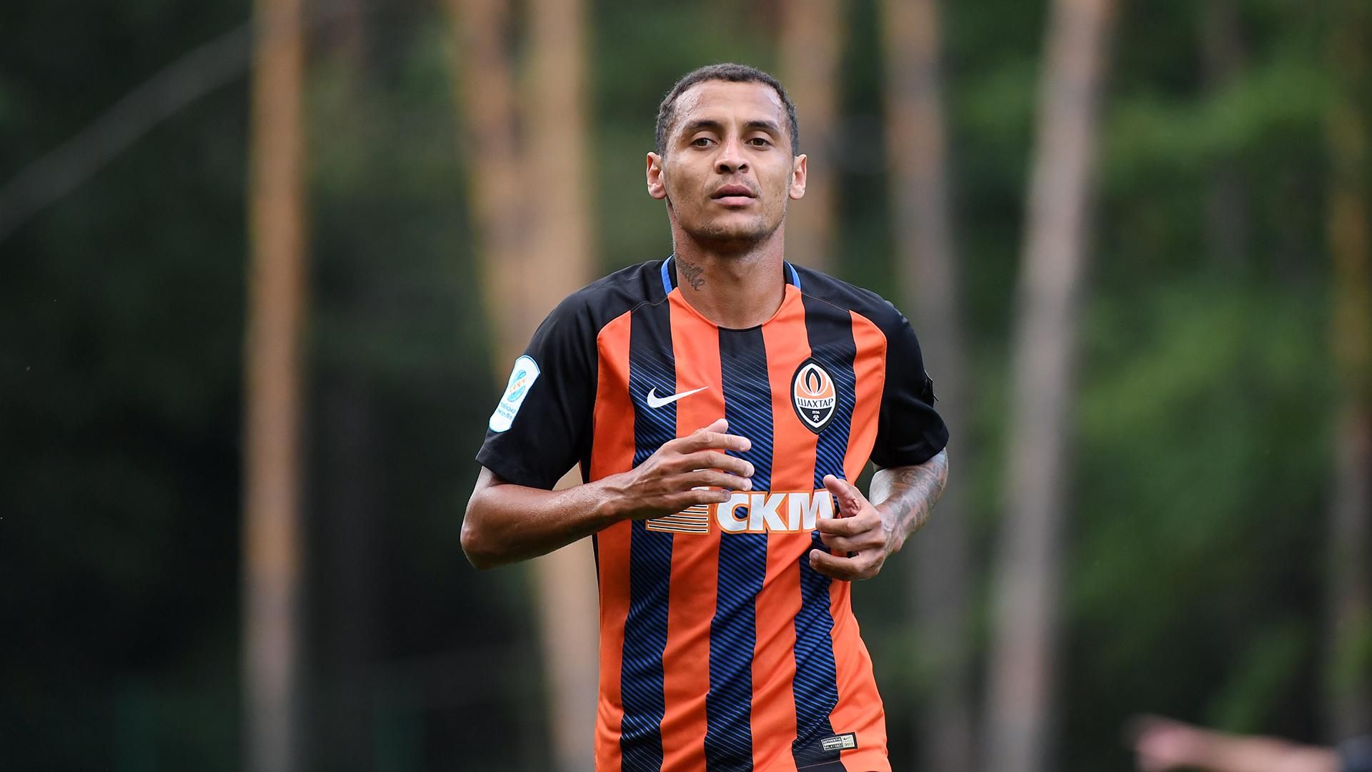 Пас грудью от футболиста Шахтера претендует на звание лучшего в Лиге чемпионов: видео Пас грудью от футболиста Шахтера претендует на звание лучшего в Лиге чемпионов: видео