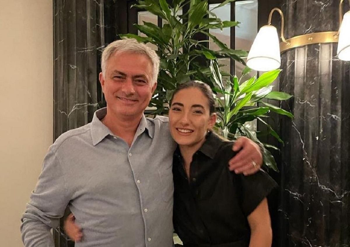 Пропустив святкування дня народження доньки через гру: Моуріньйо перепросив за це – фото - Спорт 24 Пропустив святкування дня народження доньки через гру: Моуріньйо перепросив за це – фото - Спорт 24