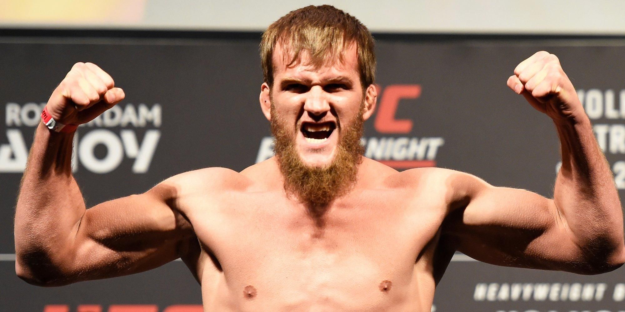 Российский боксер за 45 секунд победил "самым позорным нокаутом" года: видео Российский боксер за 45 секунд победил "самым позорным нокаутом" года: видео