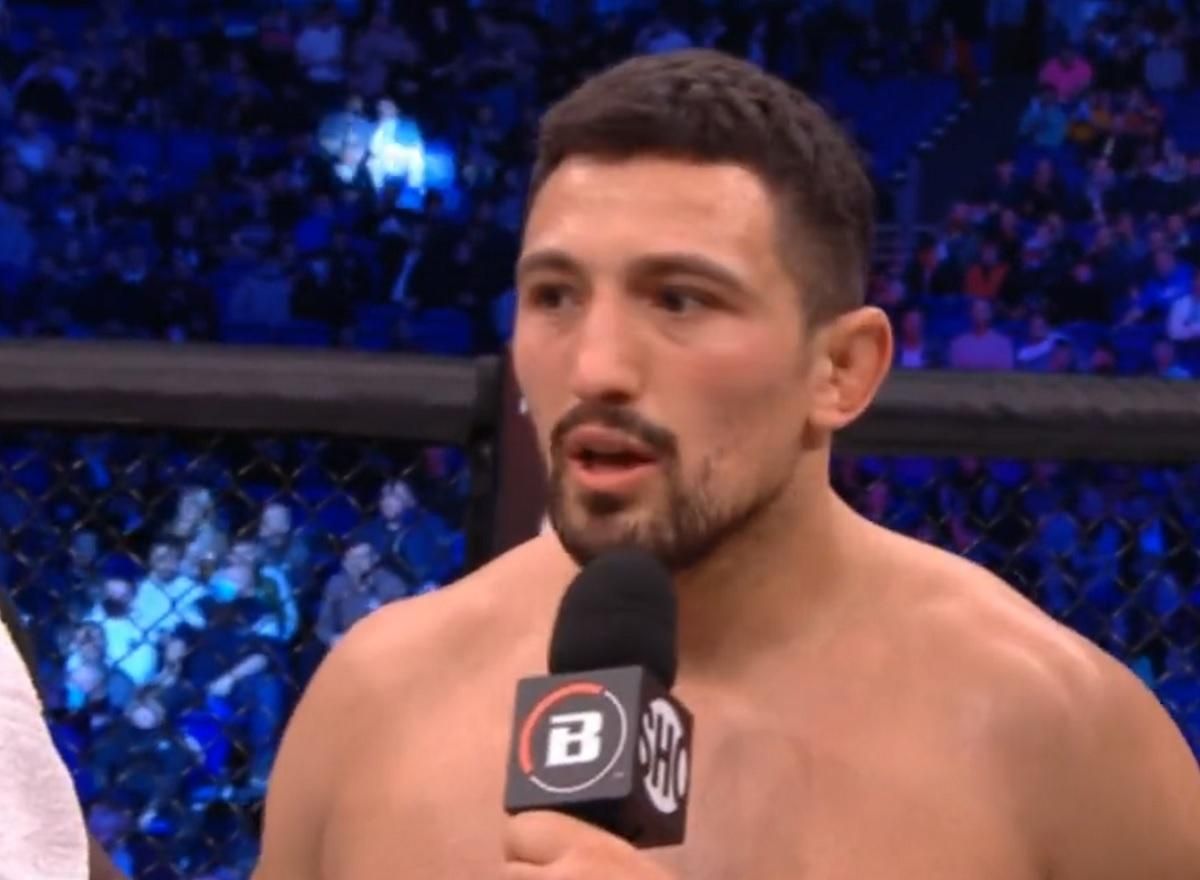 Нокаут до потери сознания: турецкий боец победил соперника за 15 секунд – видео Нокаут до потери сознания: турецкий боец победил соперника за 15 секунд – видео