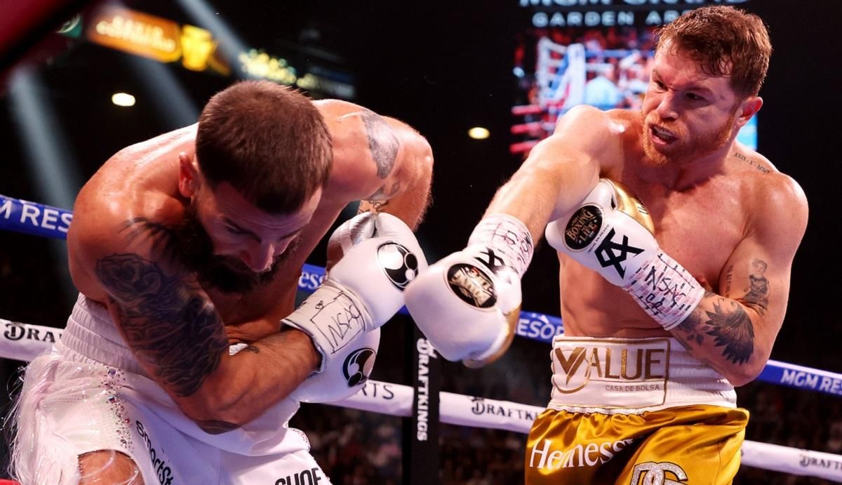 Альварес стал абсолютным чемпионом мира, мощно нокаутировав Планта: видео Альварес стал абсолютным чемпионом мира, мощно нокаутировав Планта: видео