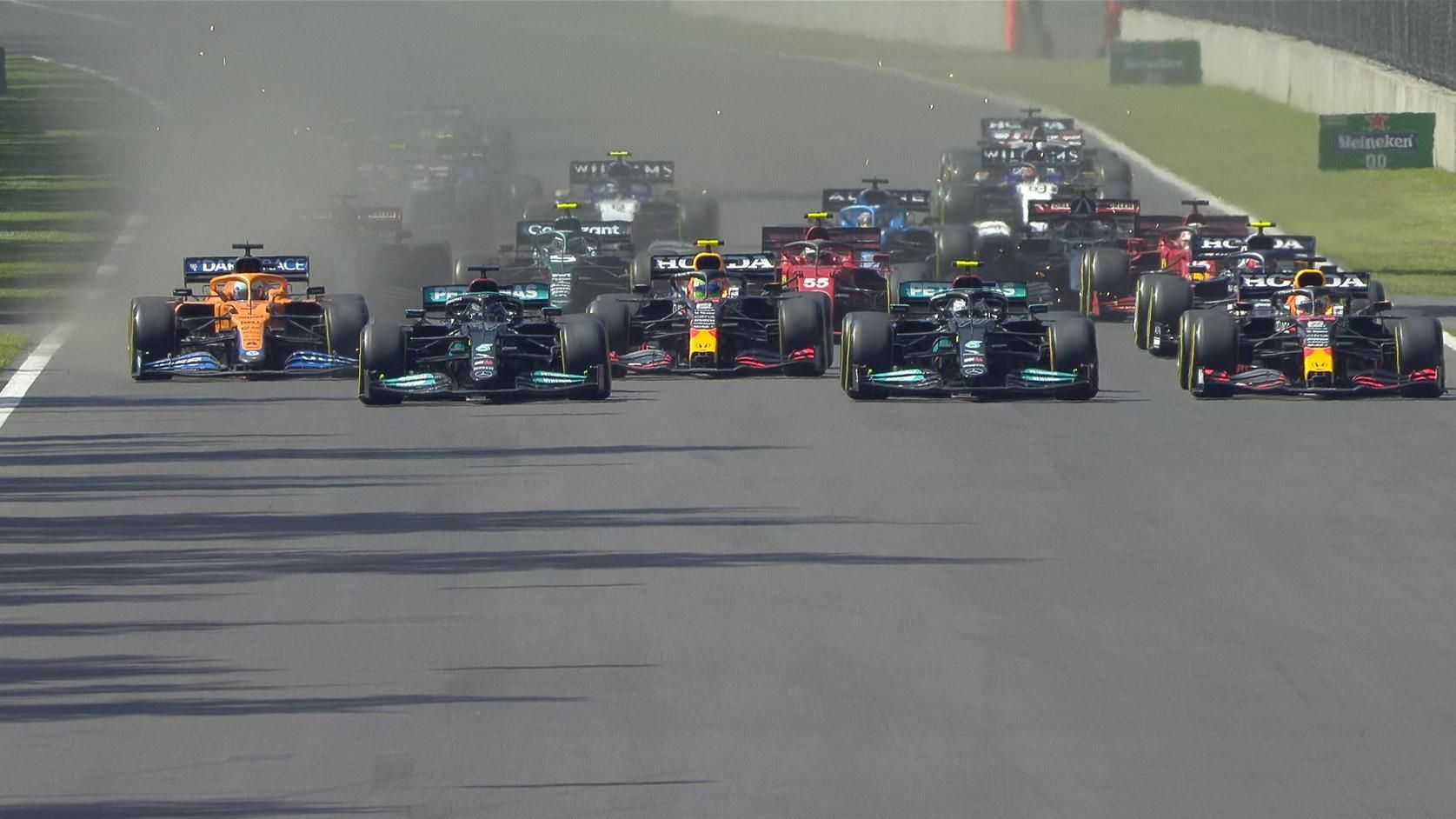 Ферстаппен одержал феноменальную победу на гран-при Мехико и приблизился к титулу чемпиона мира Ферстаппен одержал феноменальную победу на гран-при Мехико и приблизился к титулу чемпиона мира