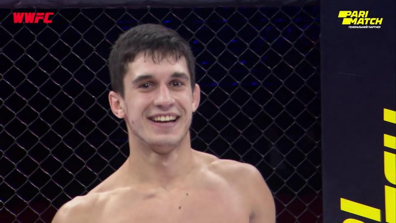 Украинский боец MMA слизал кровь с соперника во время боя: видео Украинский боец MMA слизал кровь с соперника во время боя: видео