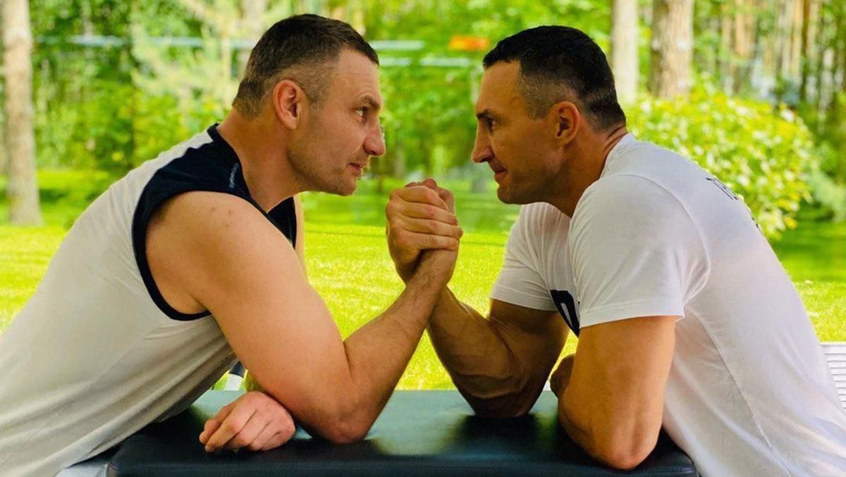 Купил небольшой вертолет и путешествует, – Виталий Кличко рассказал, чем занимается Владимир Купил небольшой вертолет и путешествует, – Виталий Кличко рассказал, чем занимается Владимир